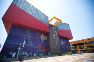 Kaikyukan Aquarium Building with different kind of fish as design