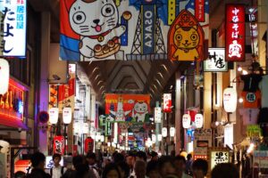 A path full of people in Shinsaibashi, Osaka