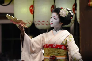 10 Dreamy Honeymoon Experiences in Japan - Geisha