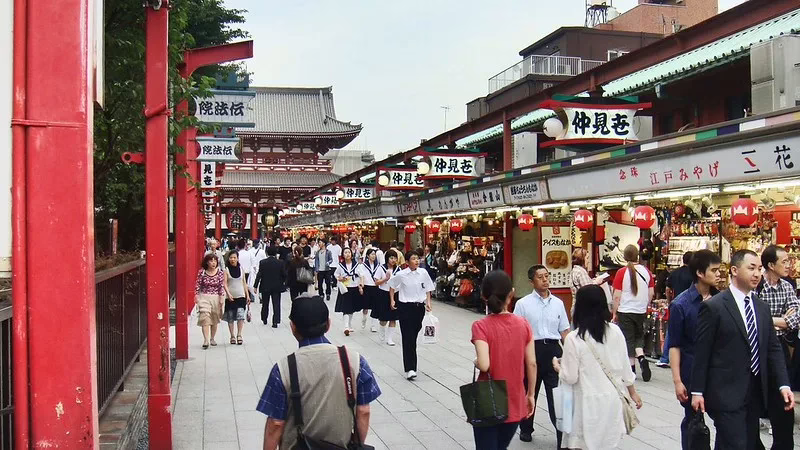 The lantern and temple approach in Asakusa — a warm, spacious family base in Tokyo