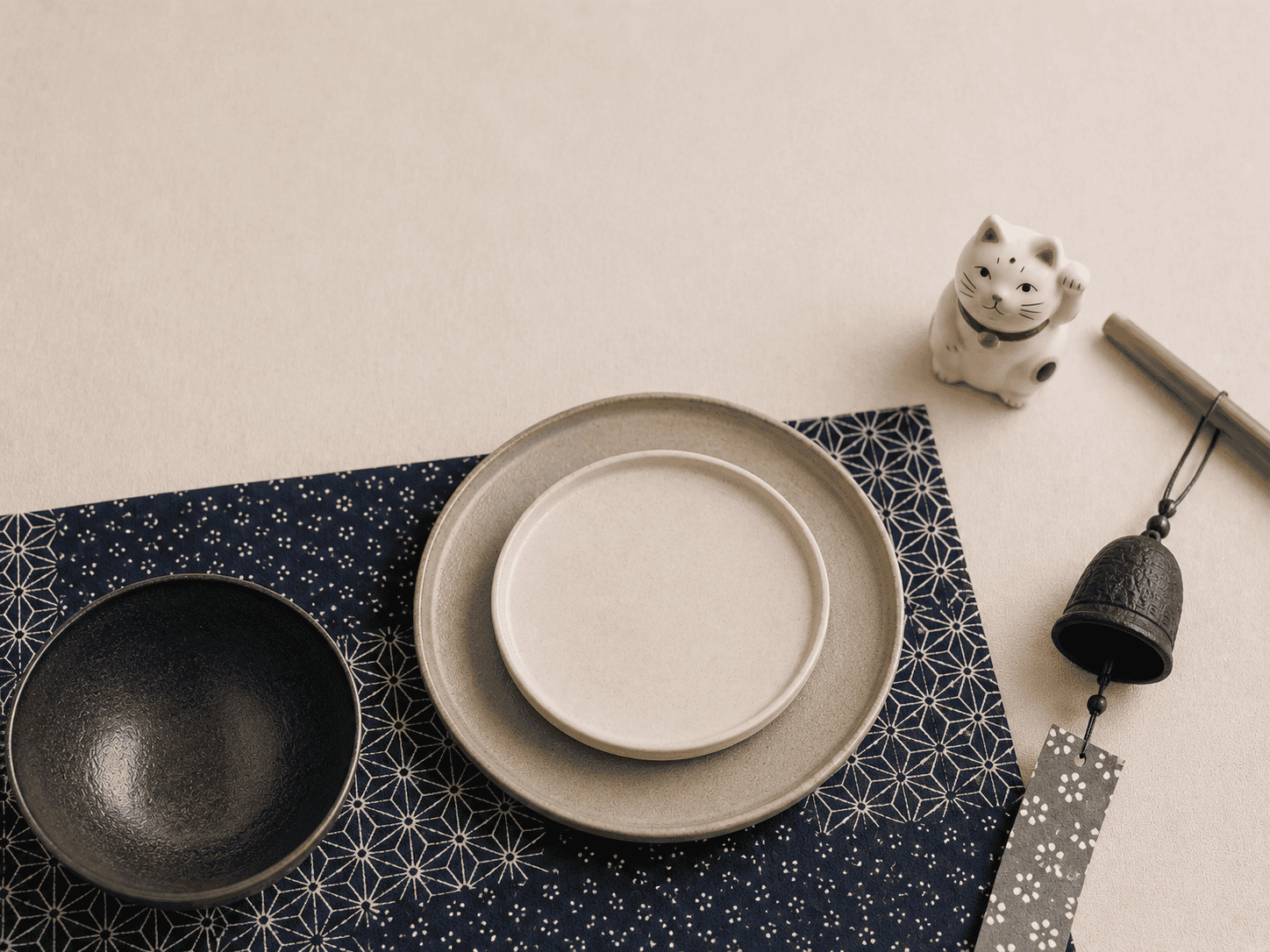 Japanese home and ceramics flatlay — Hasami Porcelain, Mino donburi, Iwachu cast iron, Tokoname maneki neko